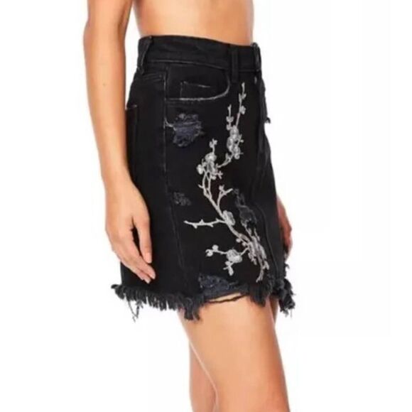 Carmar Black High Rise Slim Fit Distressed Floral Embroidered Denim Skirt - Picture 12 of 14